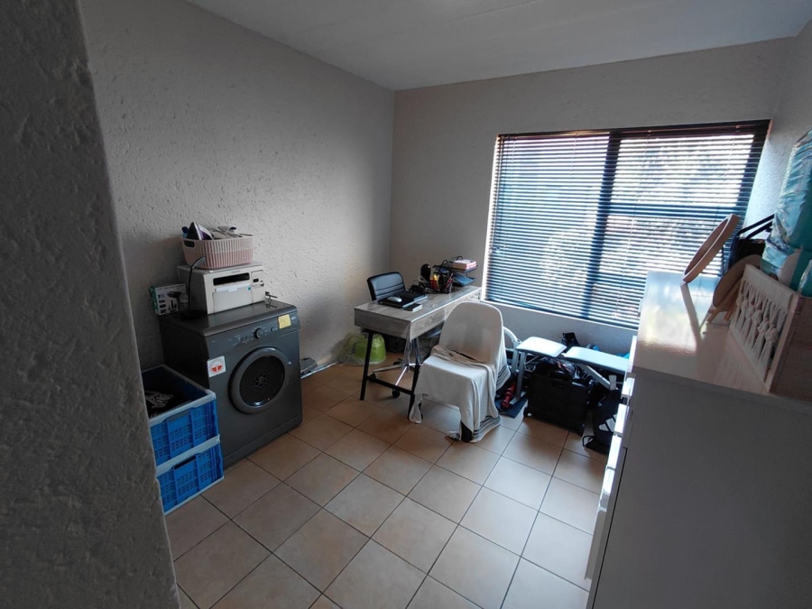 2 Bedroom Property for Sale in Lakefield Gauteng