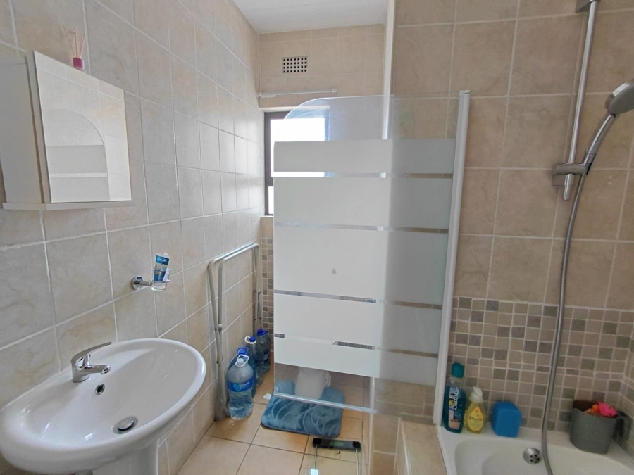 2 Bedroom Property for Sale in Lakefield Gauteng