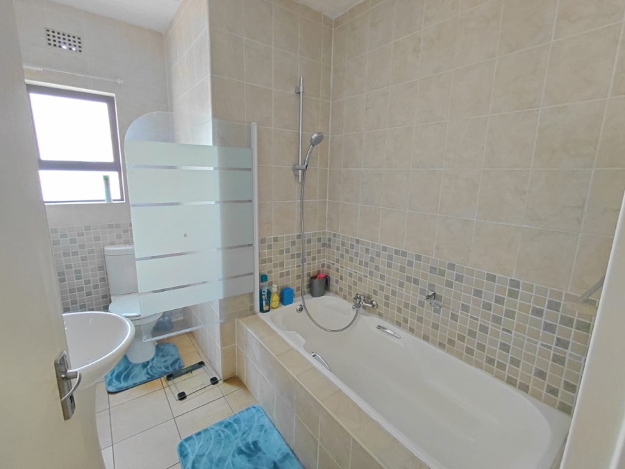 2 Bedroom Property for Sale in Lakefield Gauteng