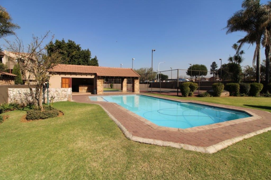 2 Bedroom Property for Sale in Lakefield Gauteng