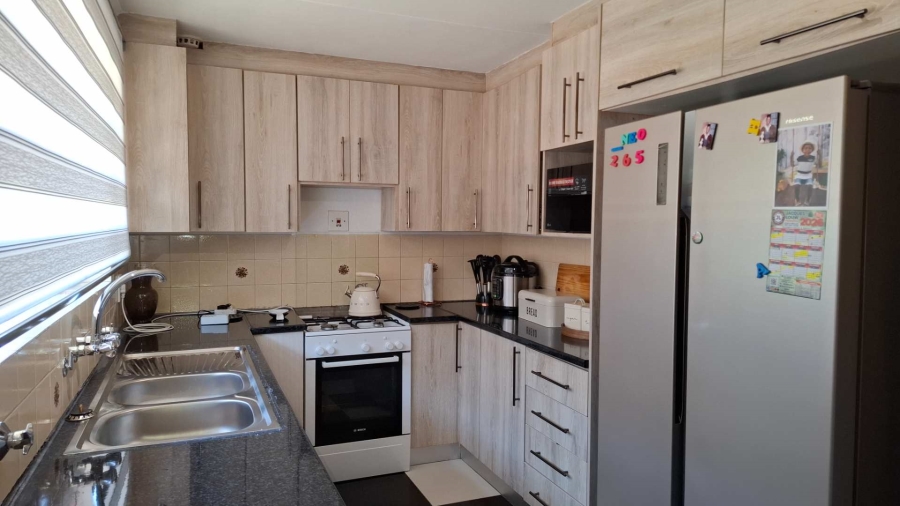 To Let 3 Bedroom Property for Rent in Albertsdal Gauteng