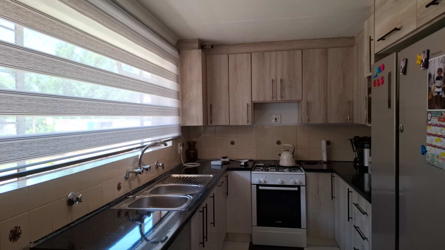 To Let 3 Bedroom Property for Rent in Albertsdal Gauteng