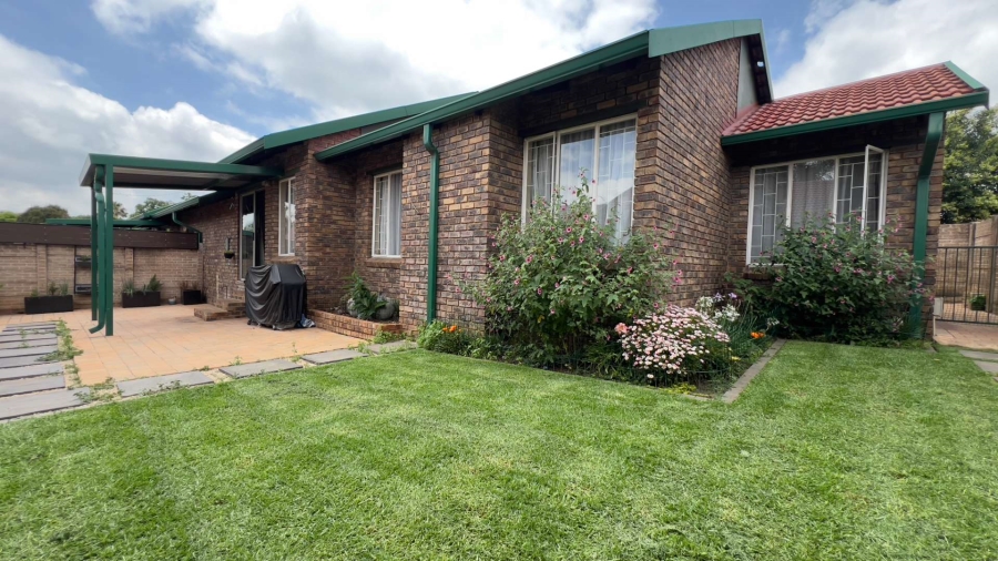 3 Bedroom Property for Sale in Highveld Gauteng