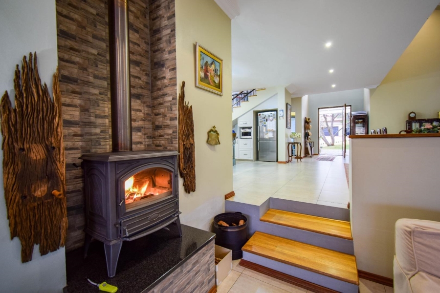 2 Bedroom Property for Sale in Zwavelpoort Gauteng