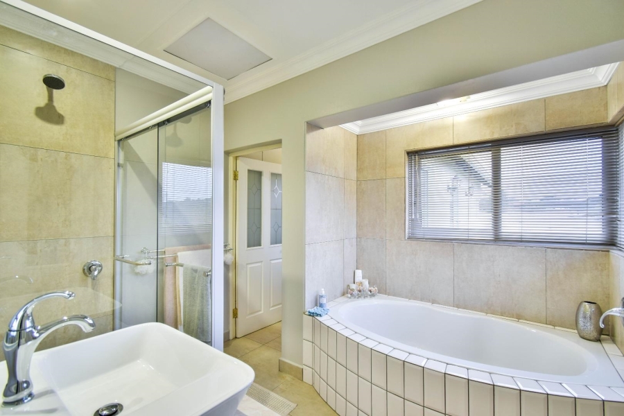 2 Bedroom Property for Sale in Zwavelpoort Gauteng