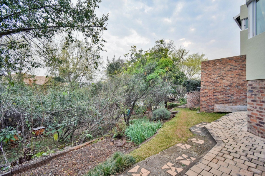 2 Bedroom Property for Sale in Zwavelpoort Gauteng