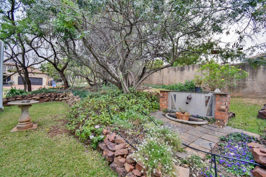 2 Bedroom Property for Sale in Zwavelpoort Gauteng