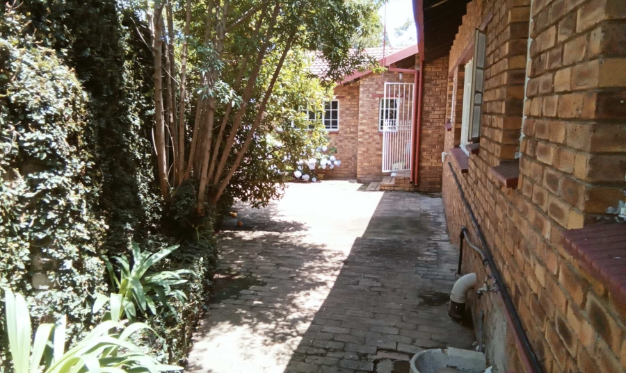 4 Bedroom Property for Sale in Radiokop Gauteng