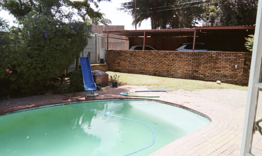 4 Bedroom Property for Sale in Radiokop Gauteng