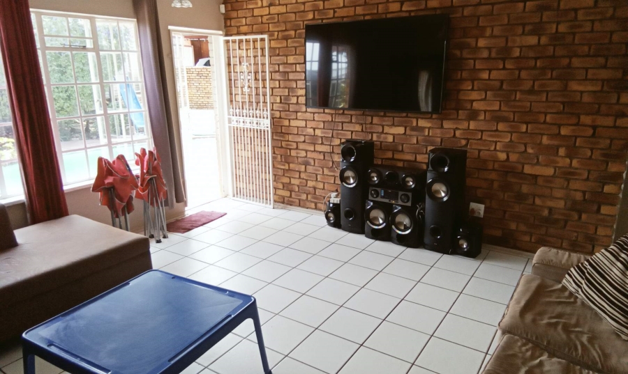 4 Bedroom Property for Sale in Radiokop Gauteng