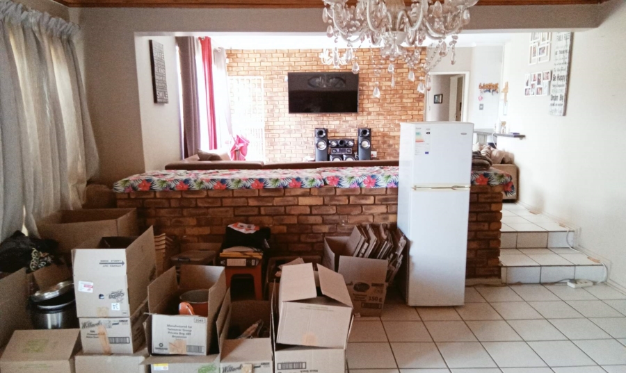 4 Bedroom Property for Sale in Radiokop Gauteng