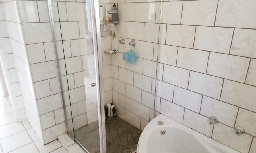 4 Bedroom Property for Sale in Radiokop Gauteng