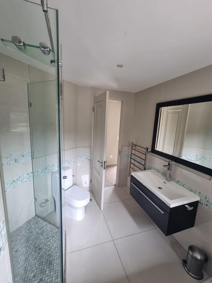 5 Bedroom Property for Sale in Hurlingham Gauteng