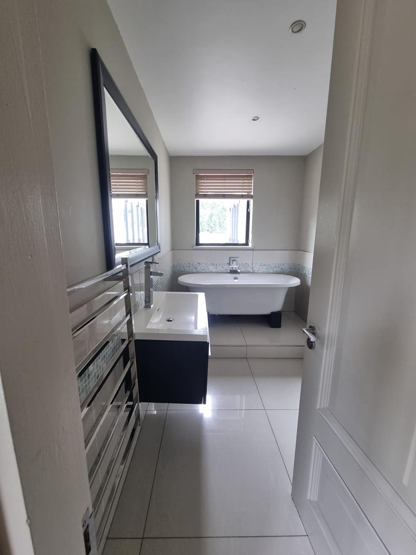 5 Bedroom Property for Sale in Hurlingham Gauteng