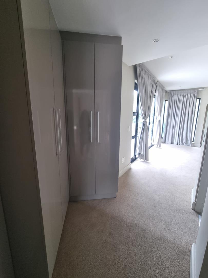 5 Bedroom Property for Sale in Hurlingham Gauteng