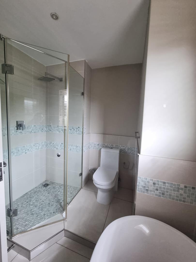 5 Bedroom Property for Sale in Hurlingham Gauteng