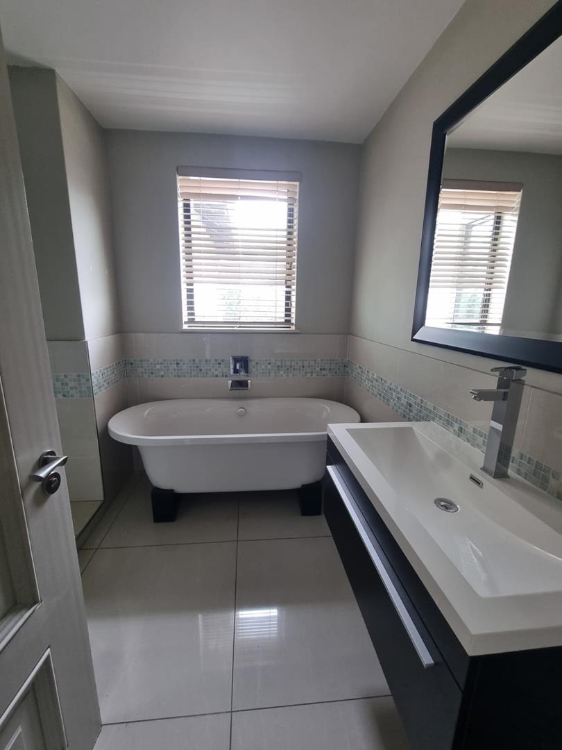 5 Bedroom Property for Sale in Hurlingham Gauteng