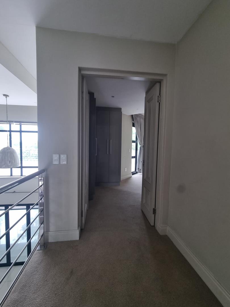 5 Bedroom Property for Sale in Hurlingham Gauteng