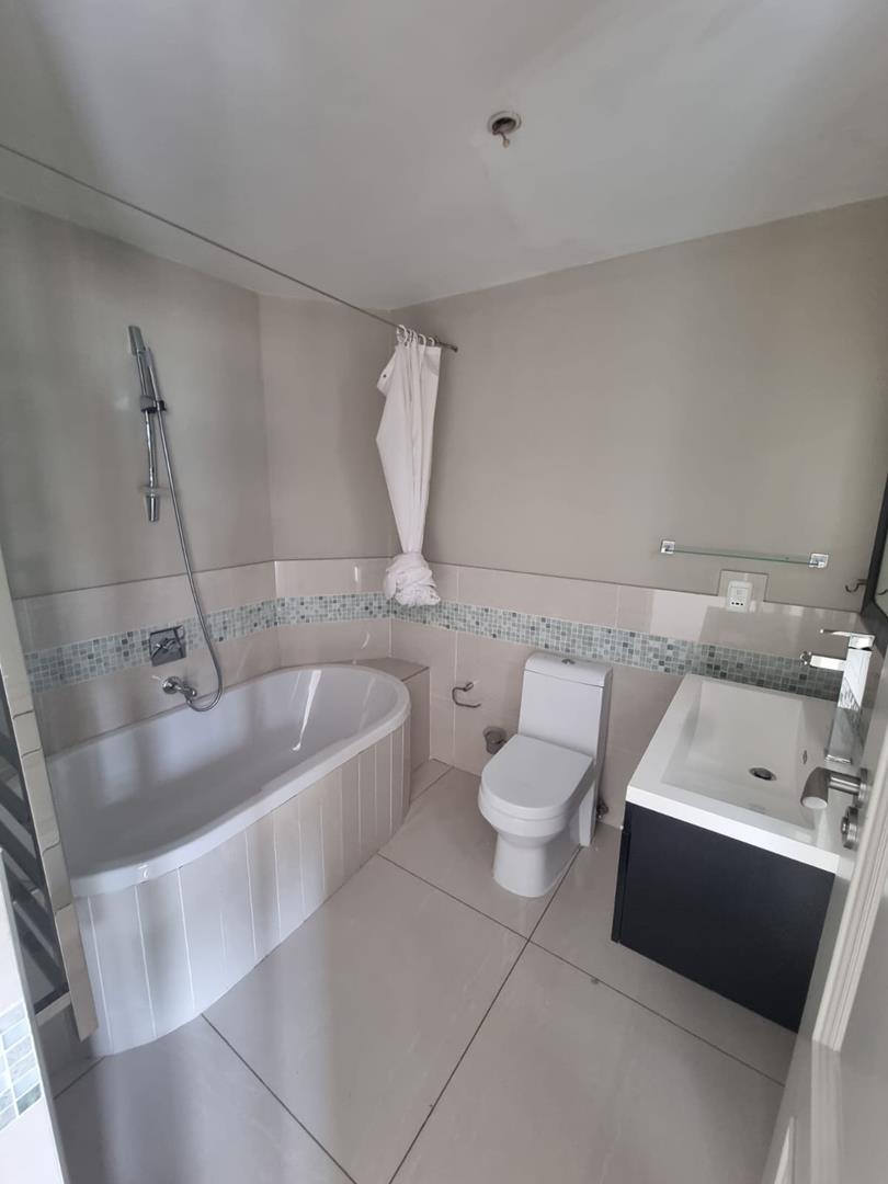 5 Bedroom Property for Sale in Hurlingham Gauteng