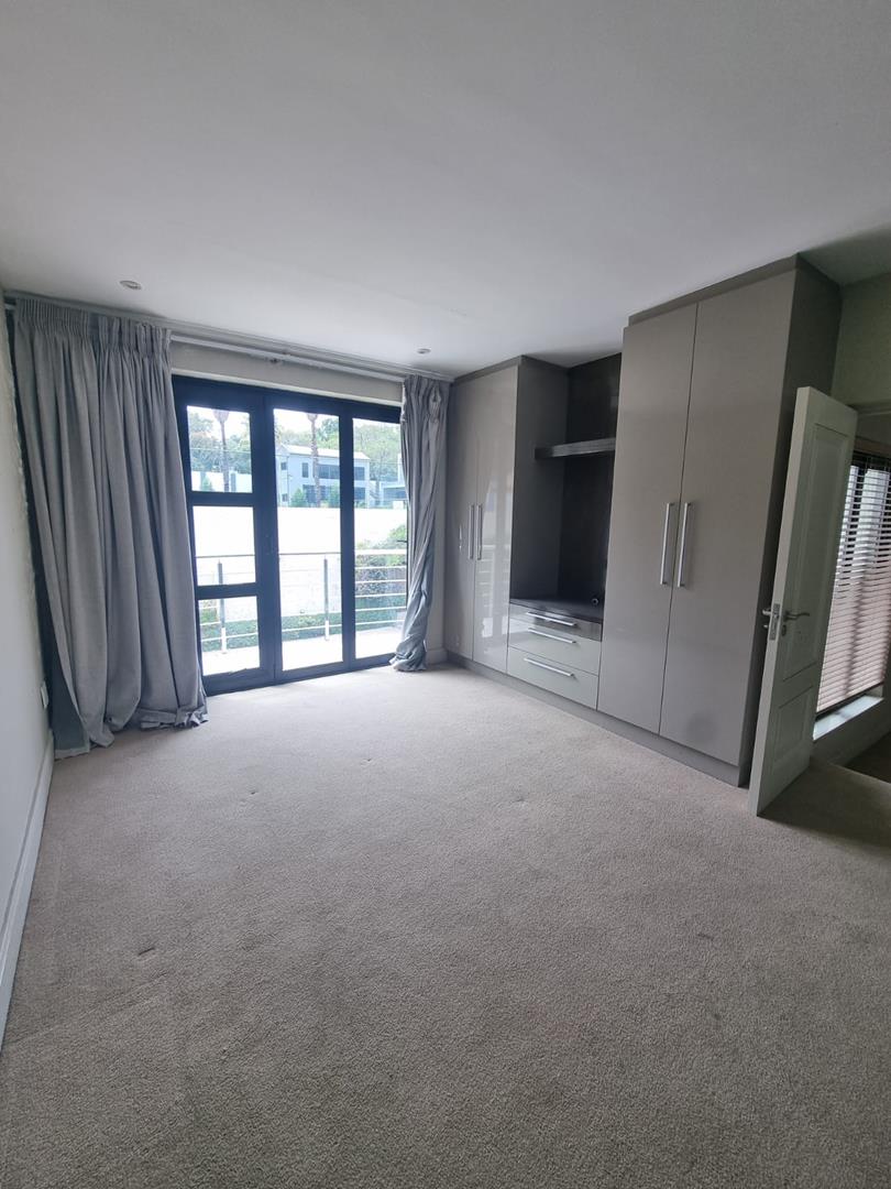 5 Bedroom Property for Sale in Hurlingham Gauteng