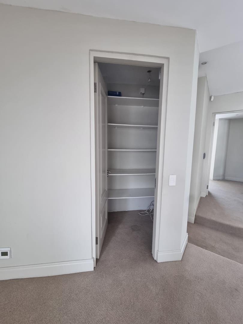 5 Bedroom Property for Sale in Hurlingham Gauteng