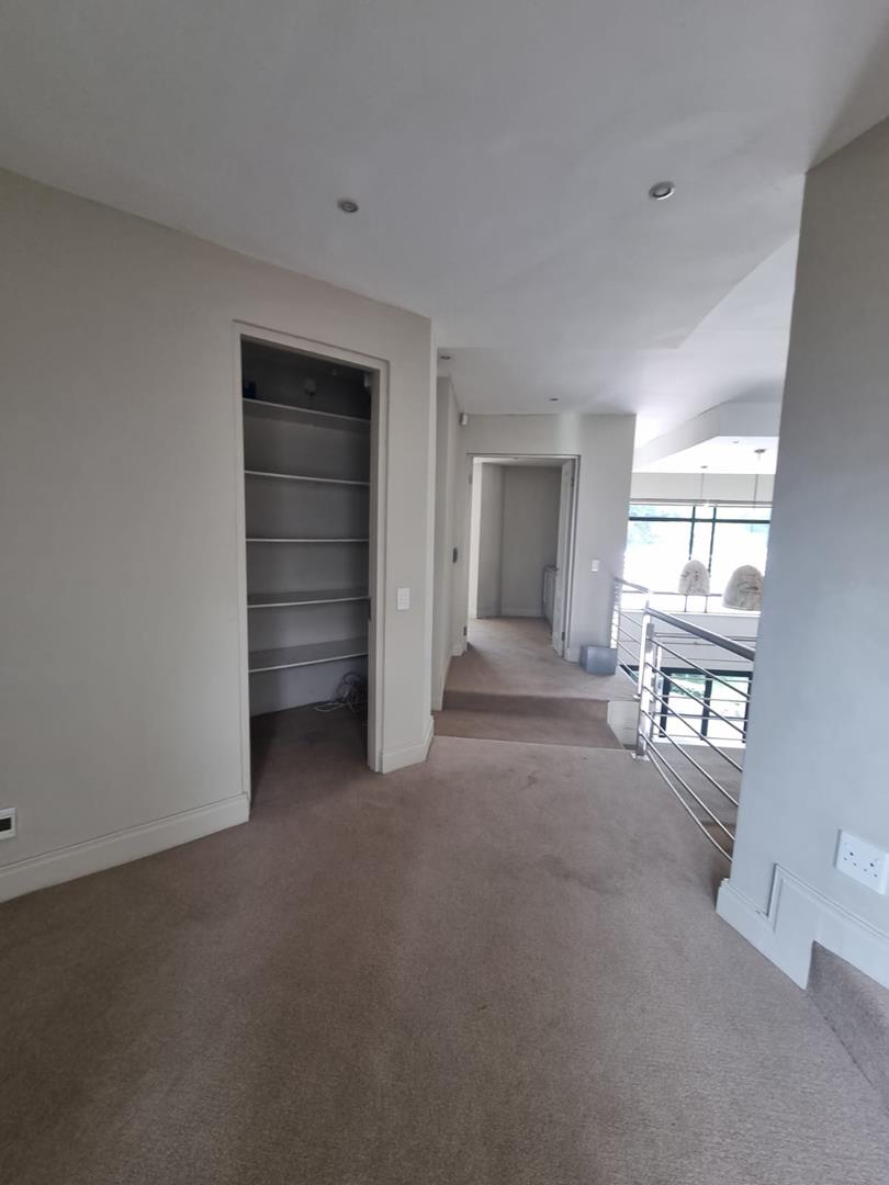 5 Bedroom Property for Sale in Hurlingham Gauteng