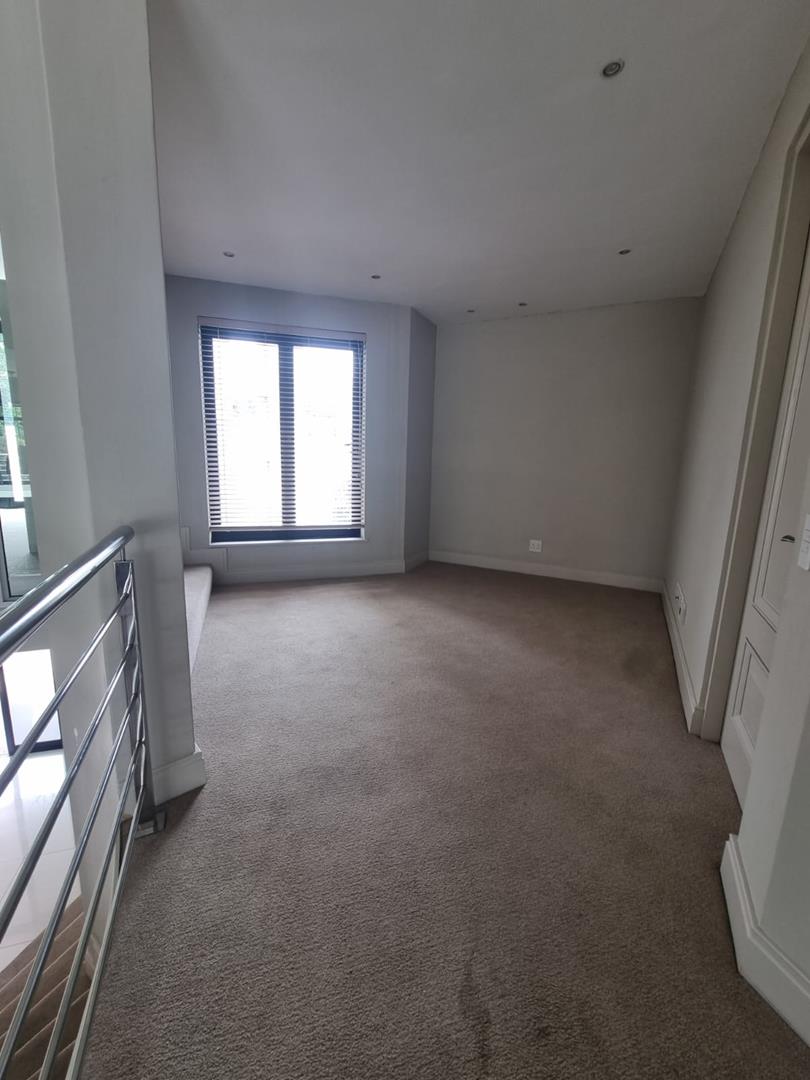 5 Bedroom Property for Sale in Hurlingham Gauteng