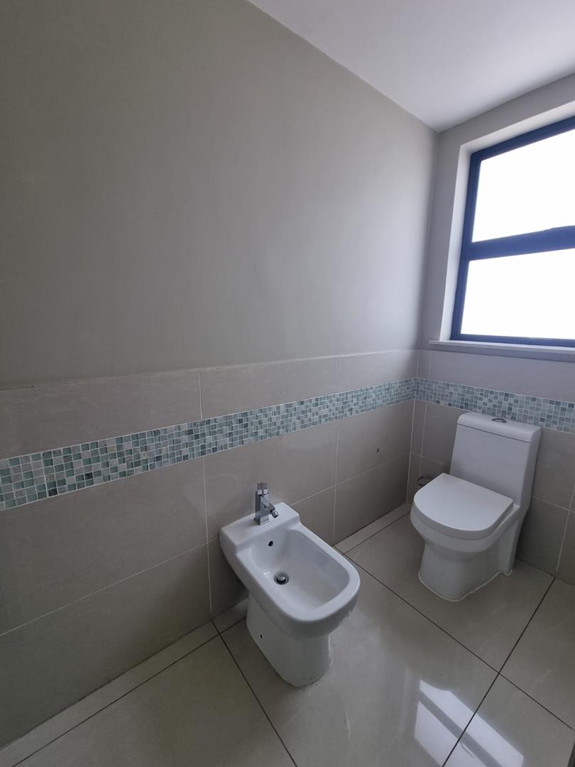 5 Bedroom Property for Sale in Hurlingham Gauteng