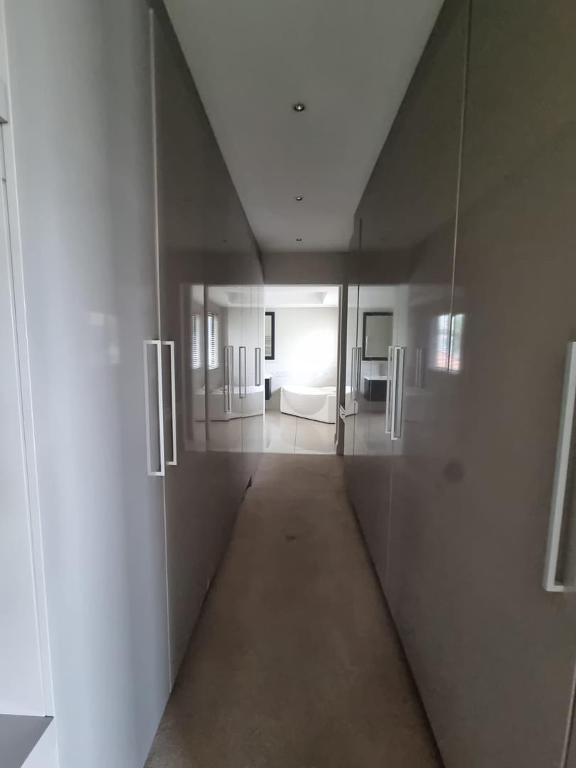 5 Bedroom Property for Sale in Hurlingham Gauteng