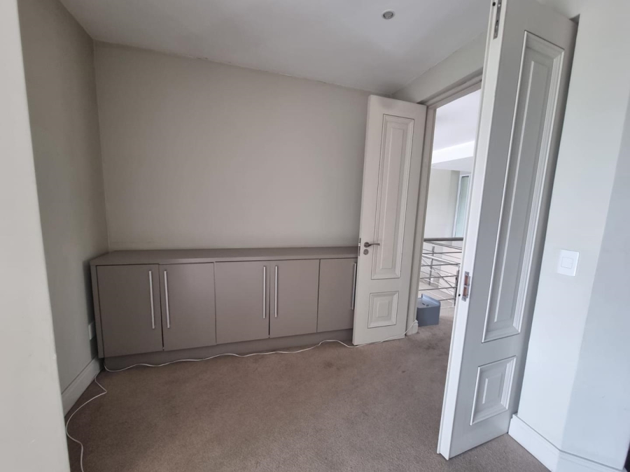 5 Bedroom Property for Sale in Hurlingham Gauteng