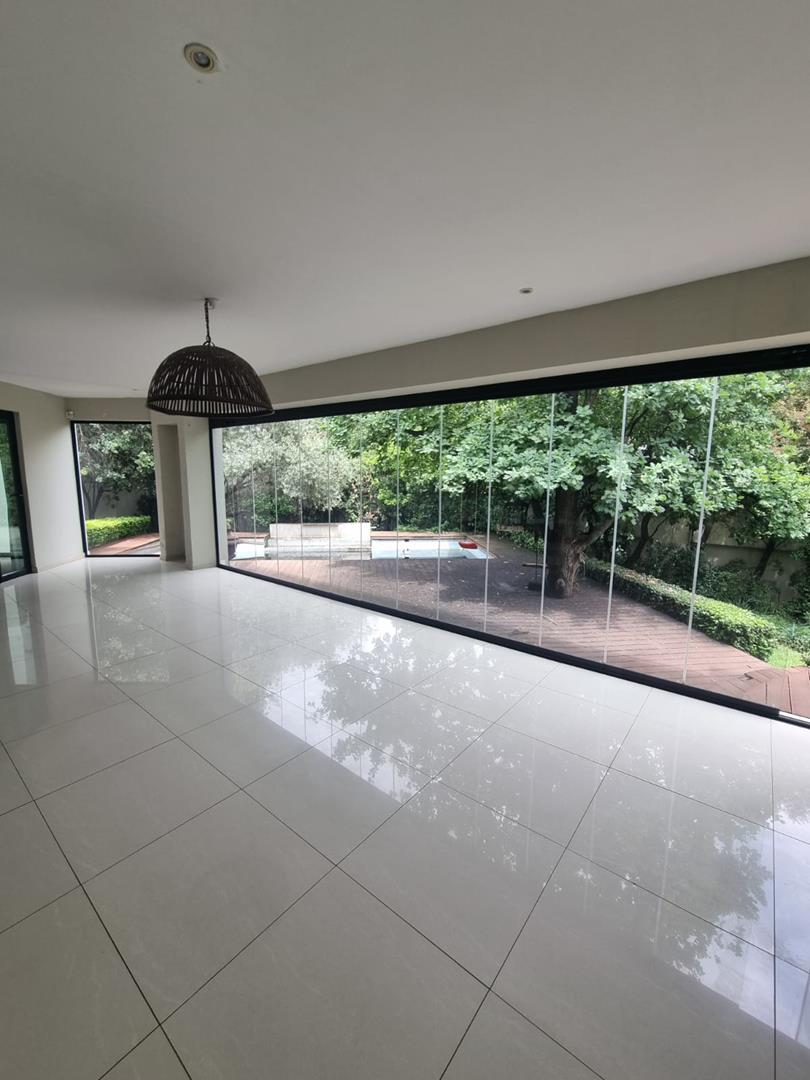 5 Bedroom Property for Sale in Hurlingham Gauteng