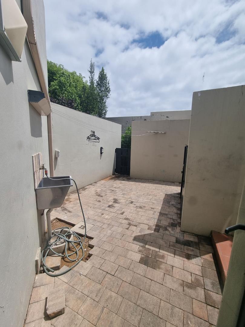 5 Bedroom Property for Sale in Hurlingham Gauteng