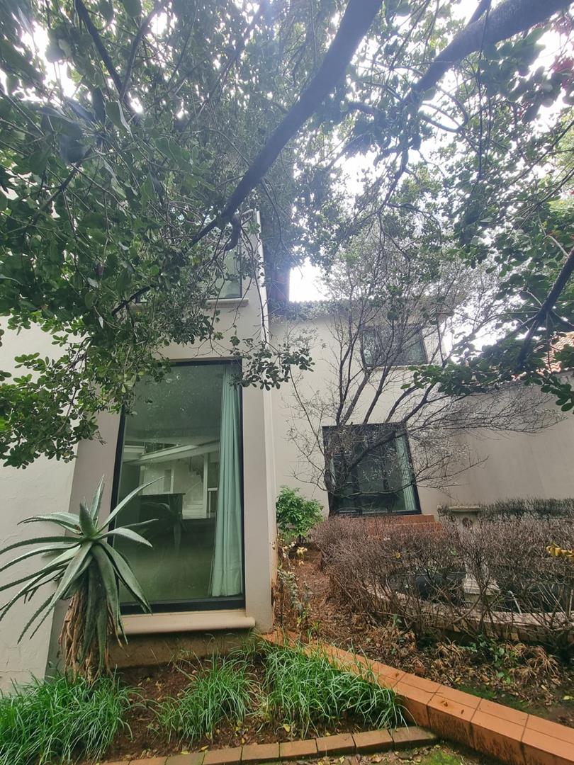 5 Bedroom Property for Sale in Hurlingham Gauteng