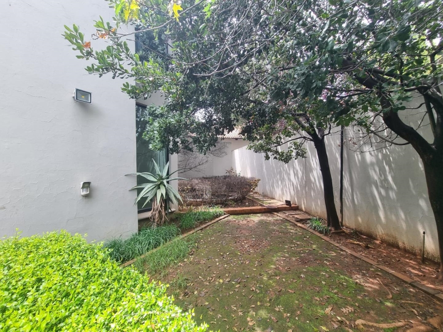 5 Bedroom Property for Sale in Hurlingham Gauteng