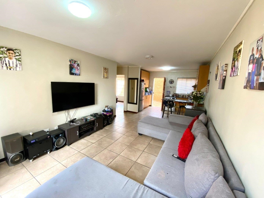 2 Bedroom Property for Sale in The Reeds Gauteng