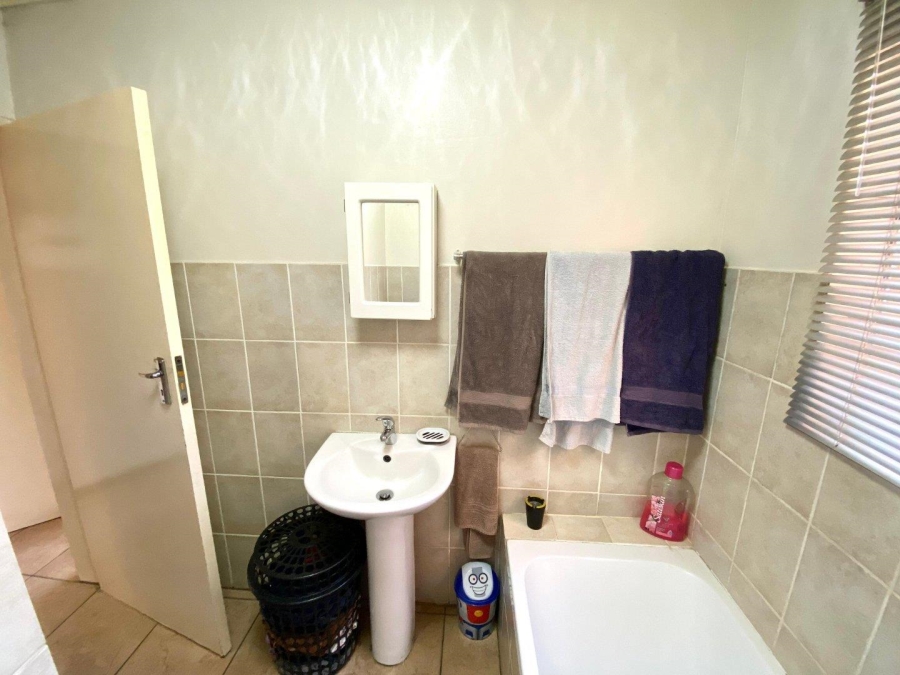 2 Bedroom Property for Sale in The Reeds Gauteng