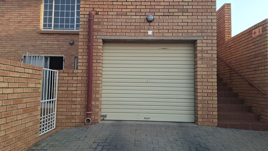 2 Bedroom Property for Sale in The Reeds Gauteng