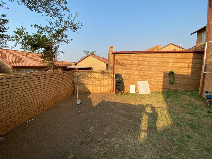 2 Bedroom Property for Sale in The Reeds Gauteng