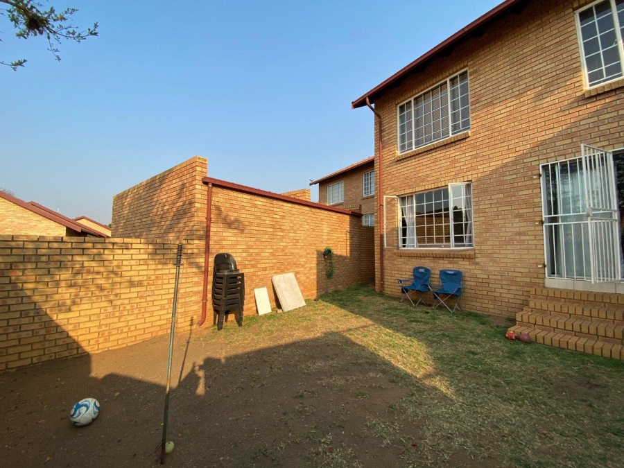 2 Bedroom Property for Sale in The Reeds Gauteng