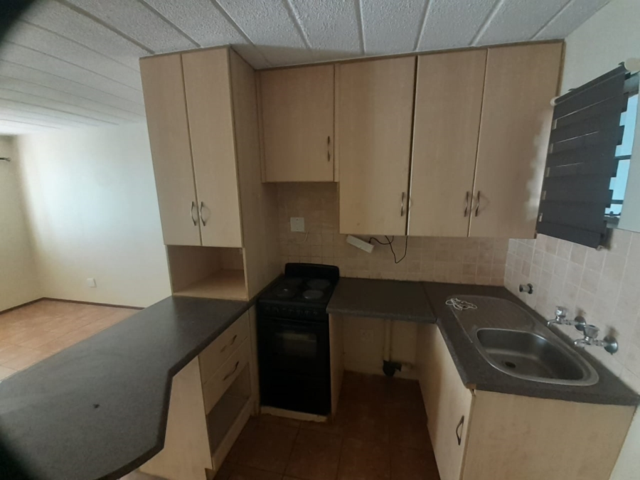 To Let 2 Bedroom Property for Rent in Groenkloof Gauteng