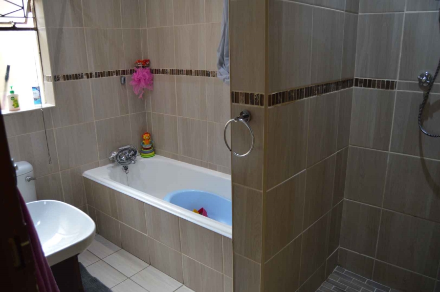 4 Bedroom Property for Sale in New Redruth Gauteng