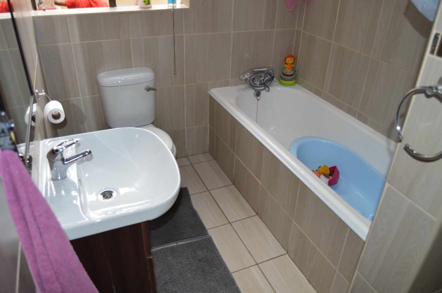 4 Bedroom Property for Sale in New Redruth Gauteng