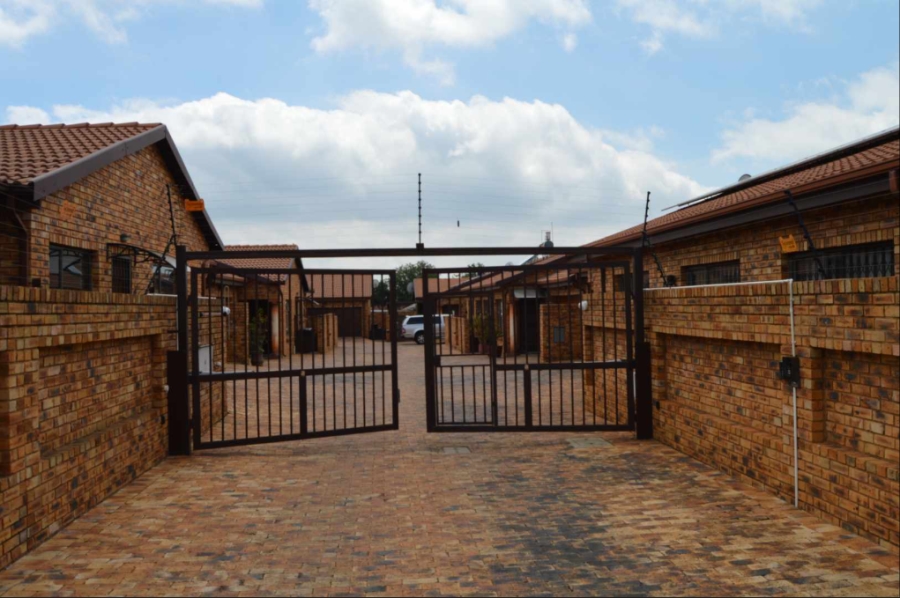 3 Bedroom Property for Sale in New Redruth Gauteng