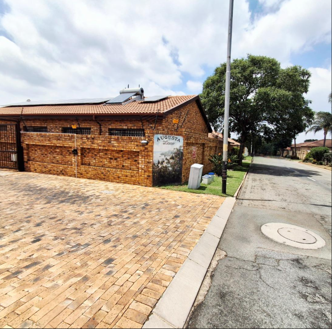 3 Bedroom Property for Sale in New Redruth Gauteng