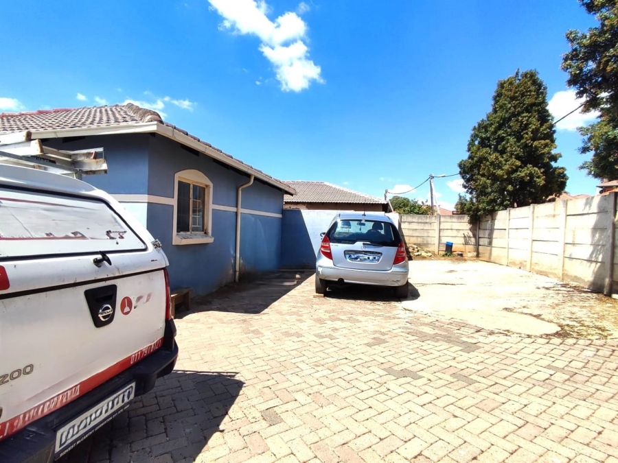 5 Bedroom Property for Sale in Cosmo City Gauteng