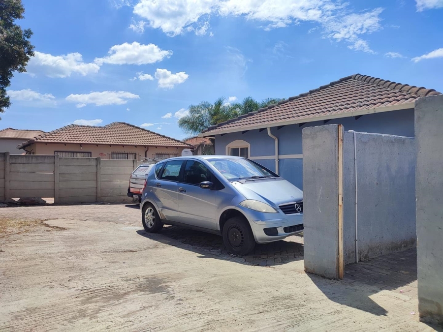 5 Bedroom Property for Sale in Cosmo City Gauteng