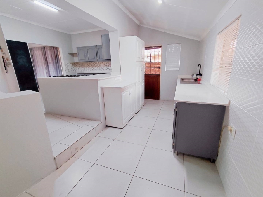 4 Bedroom Property for Sale in Edleen Gauteng