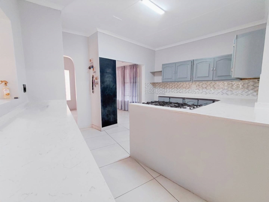 4 Bedroom Property for Sale in Edleen Gauteng