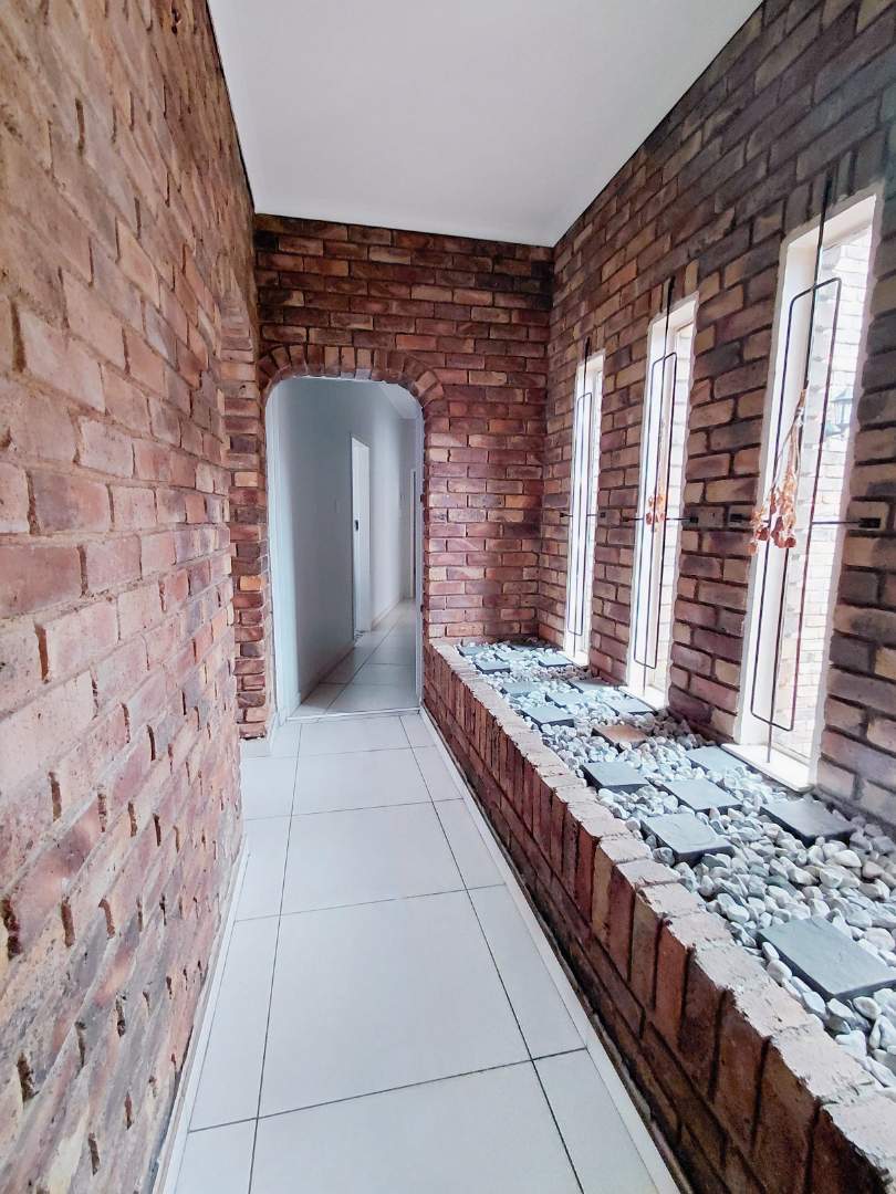 4 Bedroom Property for Sale in Edleen Gauteng