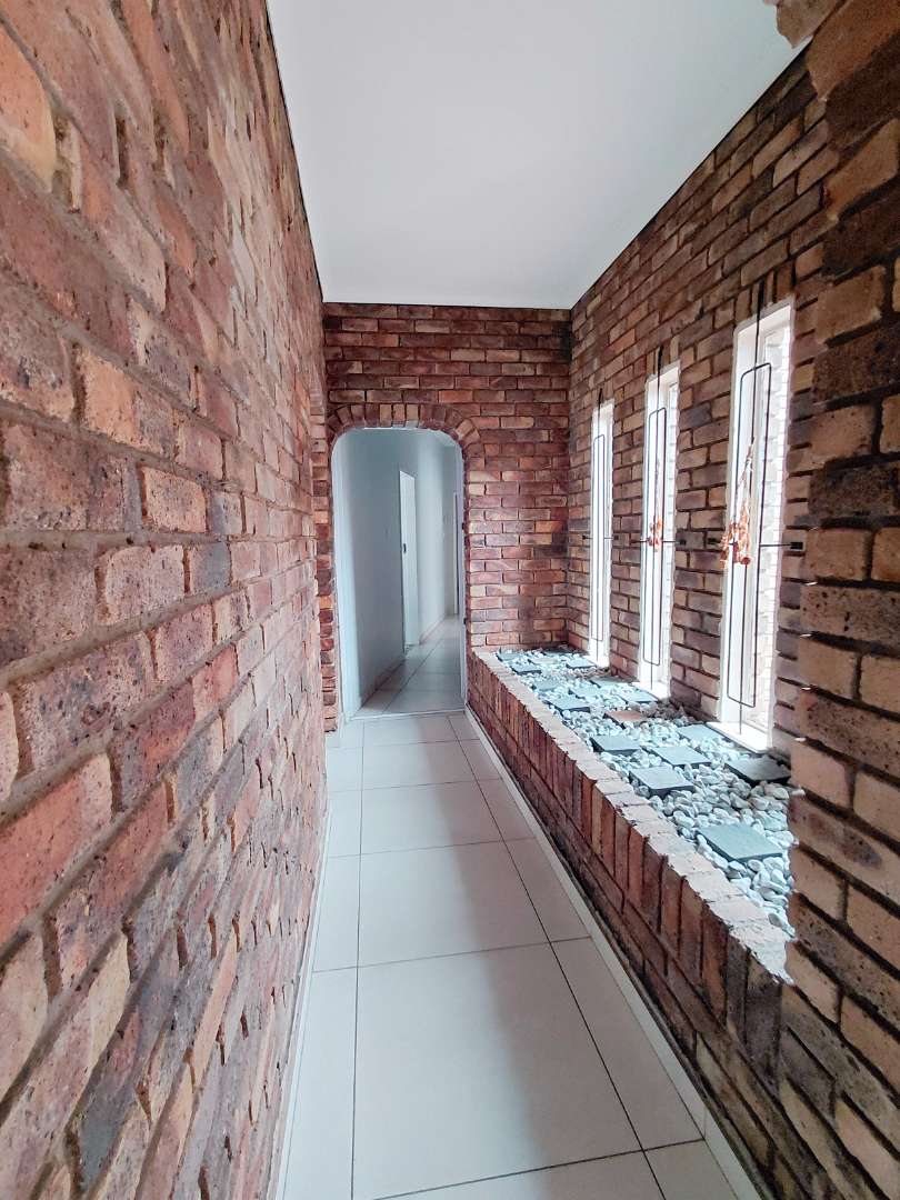 4 Bedroom Property for Sale in Edleen Gauteng